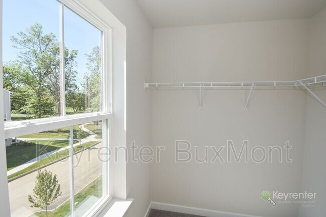 Building Photo - 4991 Franklin Cir