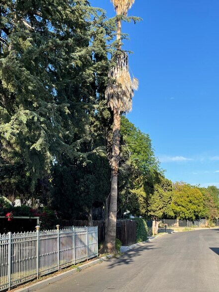 Neighborhood - 15157 Valleyheart Dr