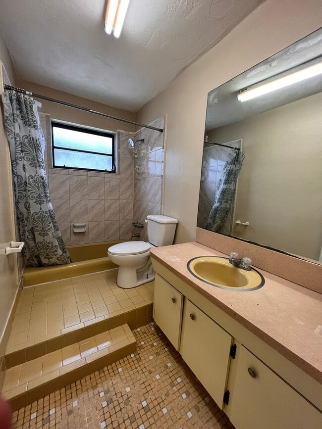 Building Photo - 3/2 Single Family Home in Miramar- Ready f...