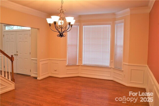 Building Photo - 913 Lillieshall Rd