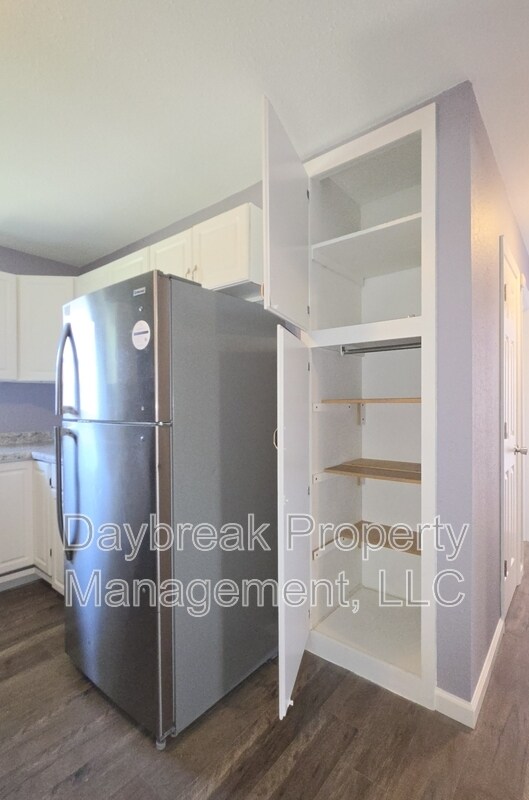 Building Photo - 204 4th St NW