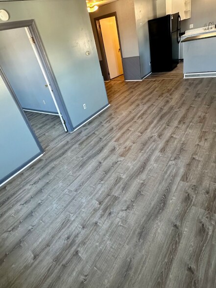 Building Photo - 102 S Main St