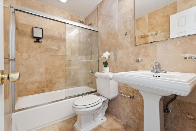 Building Photo - 1878 NE 46th St