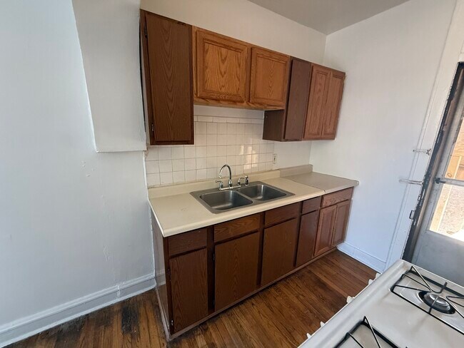 Building Photo - 2111 Grove Ave