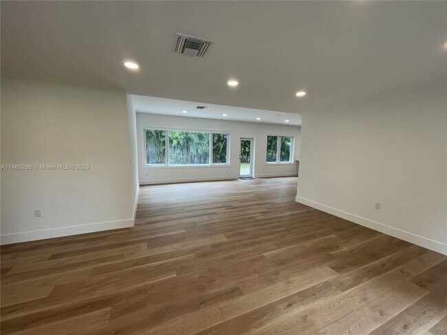 Building Photo - 936 S Alhambra Cir