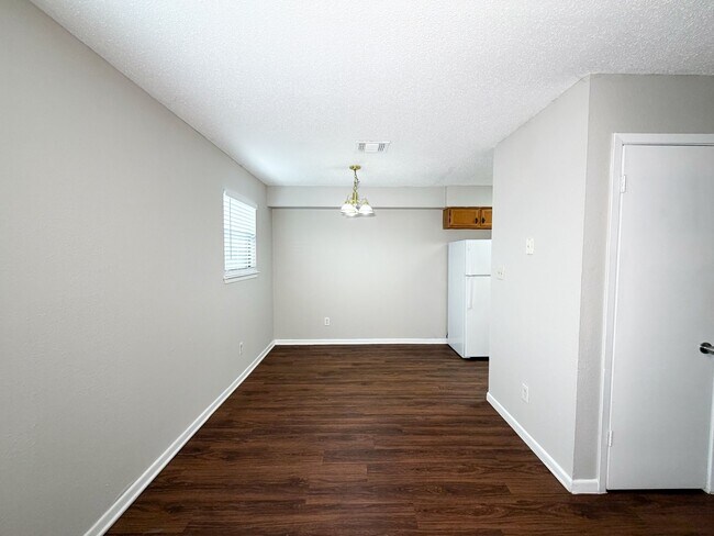 Building Photo - Stoneridge Apartments