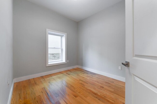 Building Photo - 62 Newkirk St