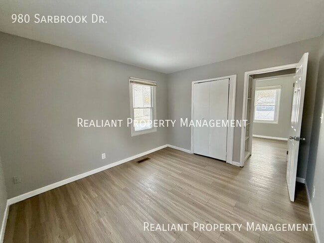 Building Photo - 980 Sarbrook Dr