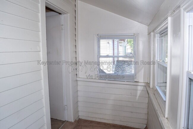 Building Photo - 857 W 41st St