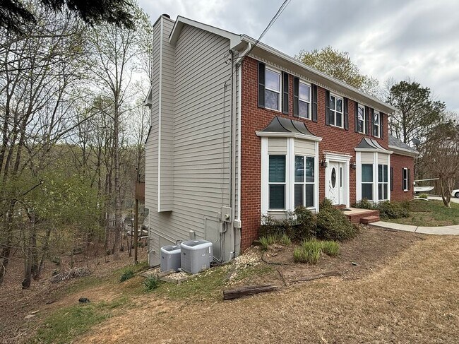 Building Photo - 2845 Stratfield Ct
