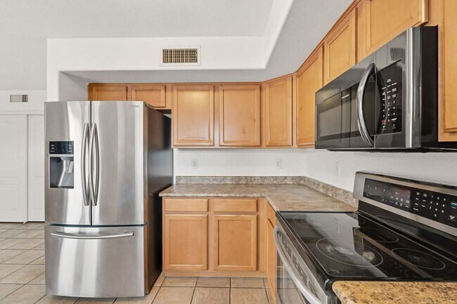 Building Photo - Solar Home with Nice Floorplan in a Great ...