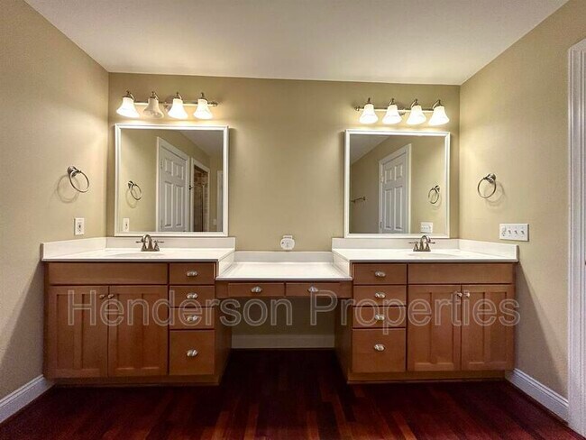 Building Photo - 2229 Chesterfield Ave