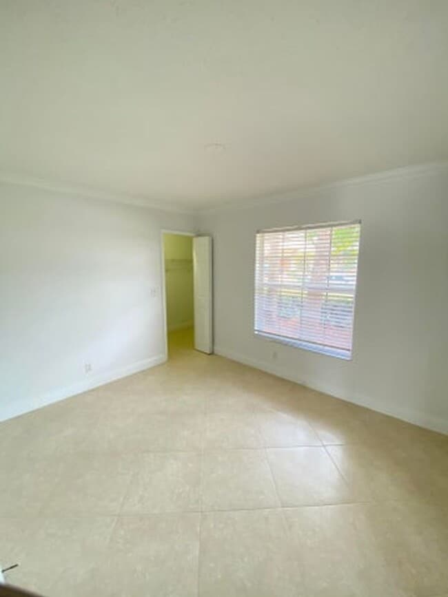 Building Photo - 4593 Bucida Rd