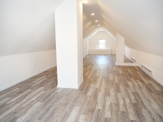 Building Photo - 172 Boylston St