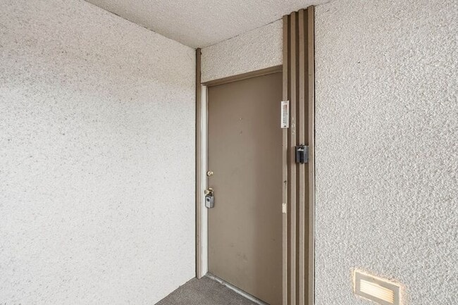 Building Photo - 3102 E 27th Ave