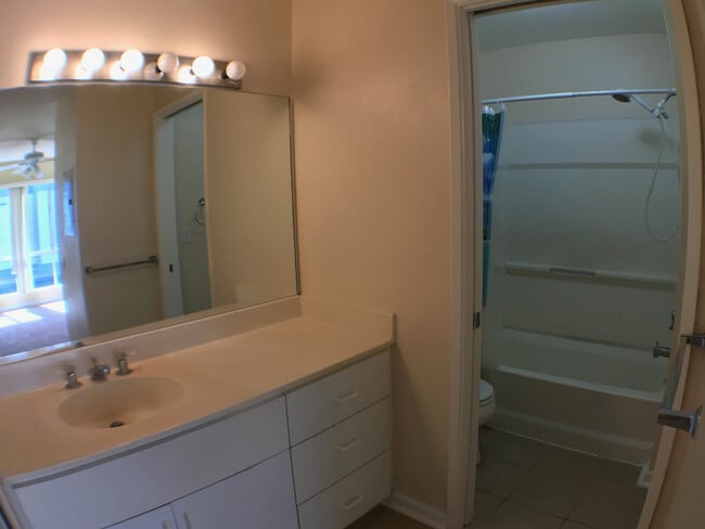 Building Photo - 271NKH