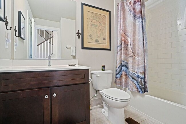 Building Photo - 820 Fern Pl NW