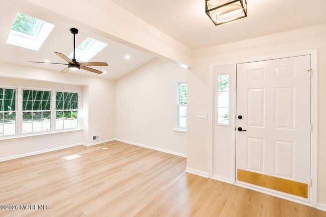 Building Photo - 99 Oak Ln