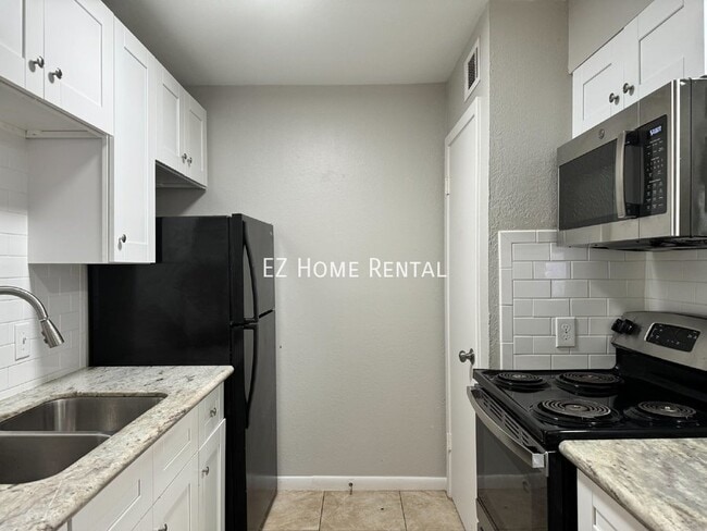 Building Photo - 2101 6th Ave N