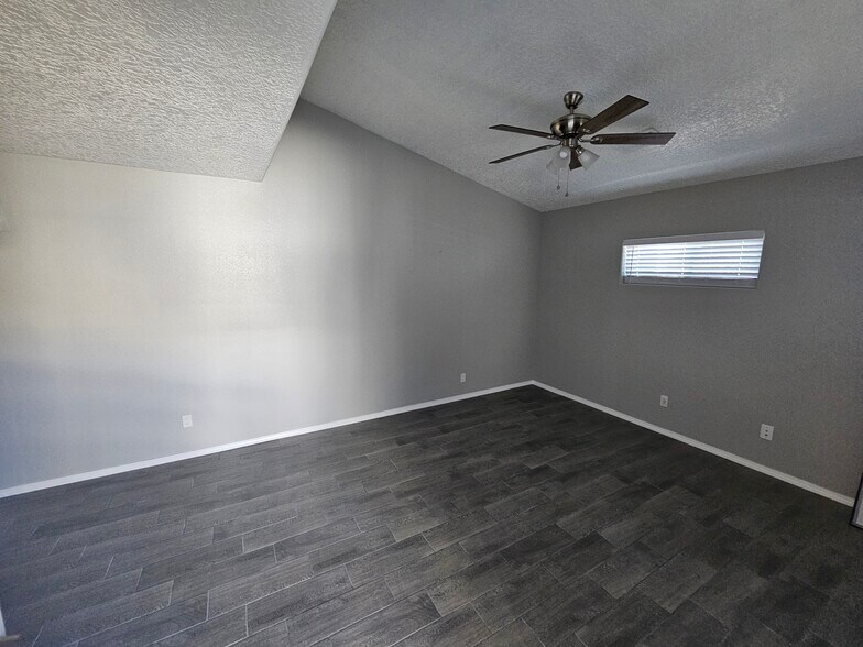 Building Photo - 317 Princeton Dr SE