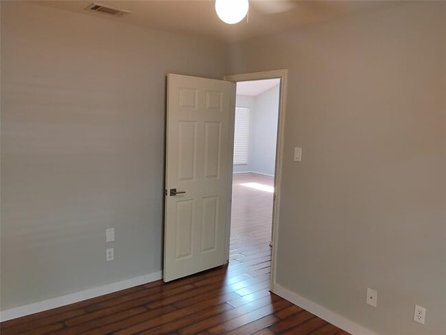 Building Photo - 2018 Ramona Cir