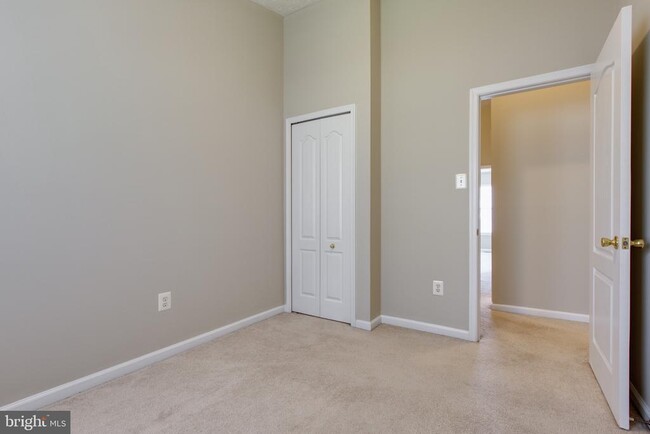 Building Photo - 3274 Halcyon Ct