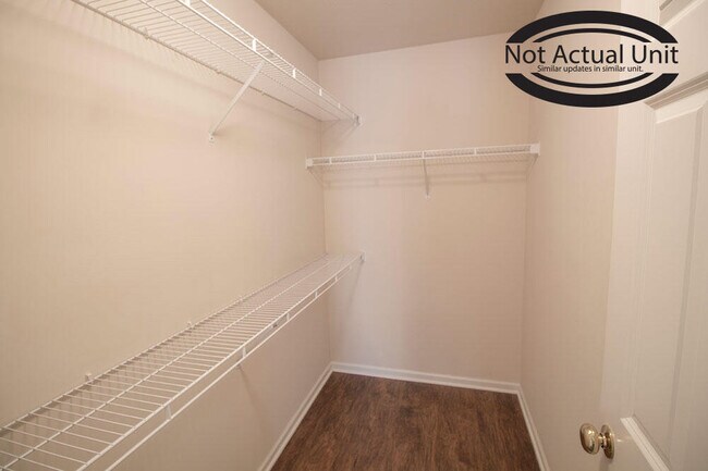 Building Photo - 1881 Harmony St