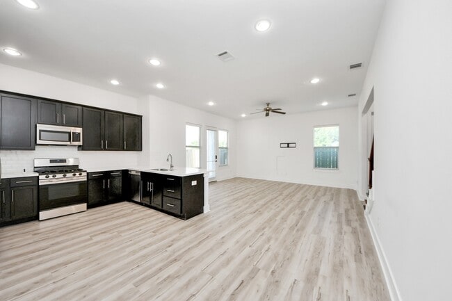 Building Photo - 8821 Hollister Pine Ct