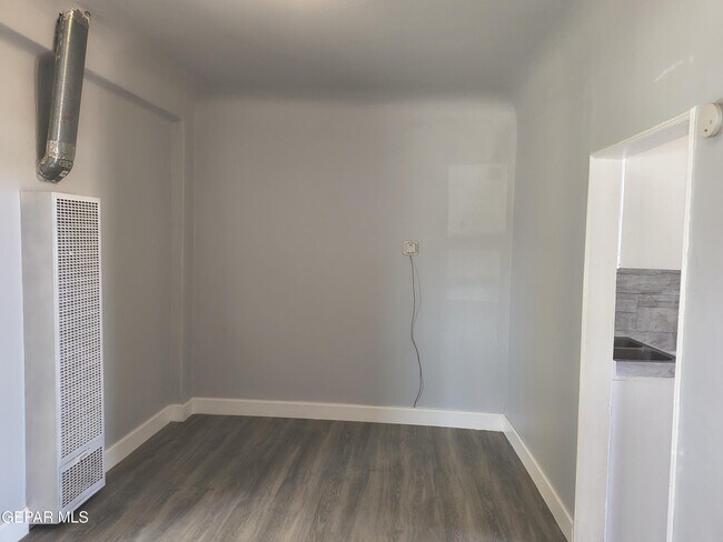 Building Photo - 714 N San Marcial St