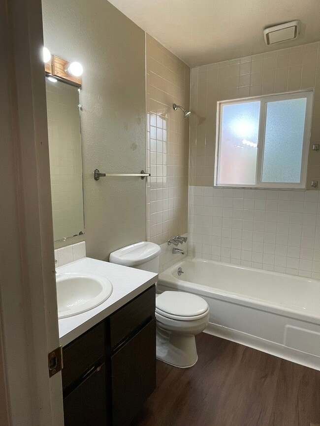 Building Photo - STUDENTS WELCOME! 4 Bed 2 Bath Home in West Ft Collins w/ Garage and Fenced Yard