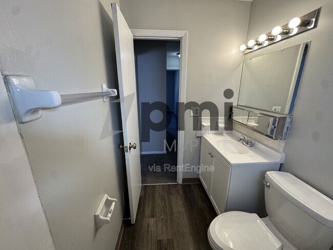 Building Photo - 4056 Carlton Ave