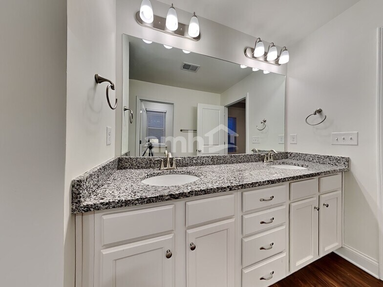 Building Photo - 124 Rivulet Dr
