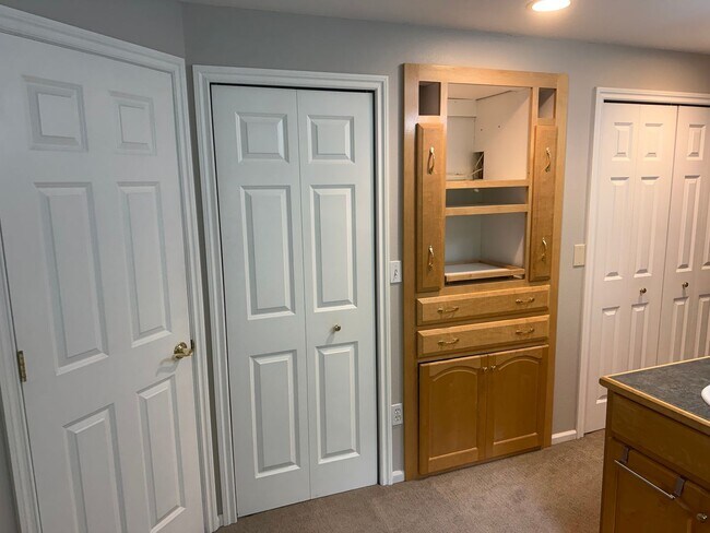 Building Photo - $3900.00 3 Bedroom 2.5 Bath Modern Style Home in Kirkland