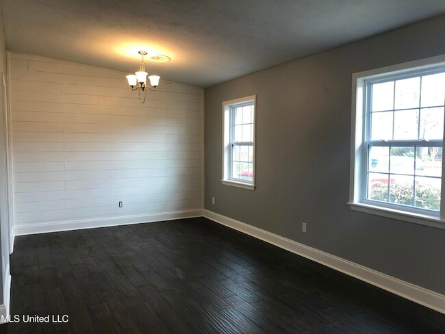 Building Photo - 47 Woodgate Dr