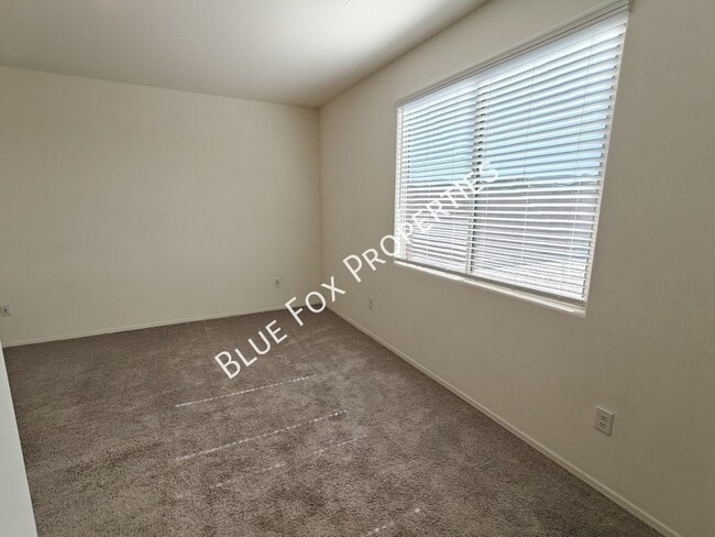 Building Photo - 5525 W Lazy Farm Dr