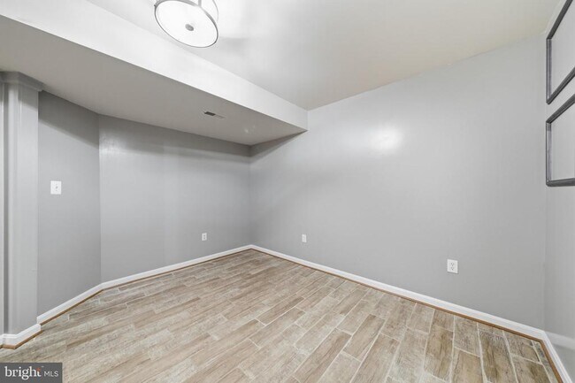 Building Photo - 13131 Clarksburg Square Rd