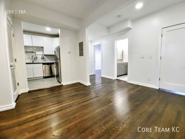 Building Photo - Renovated 2 Bedroom in Midtown w/ Private ...