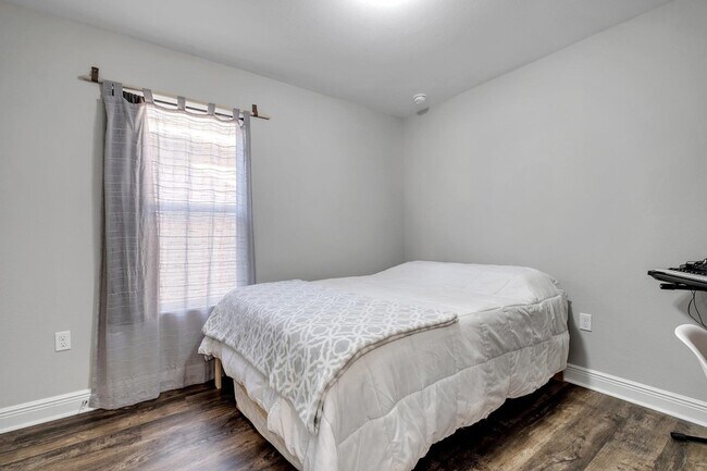 Building Photo - 1069 Lacey Ln