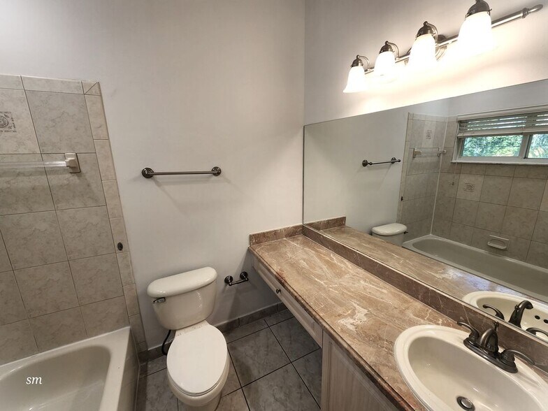 Building Photo - 119 Hidden Ct Rd