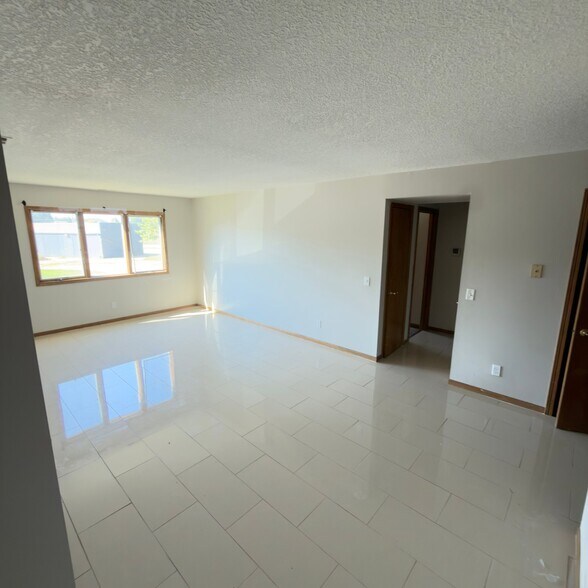 Building Photo - 703 11th Avenue B Ct