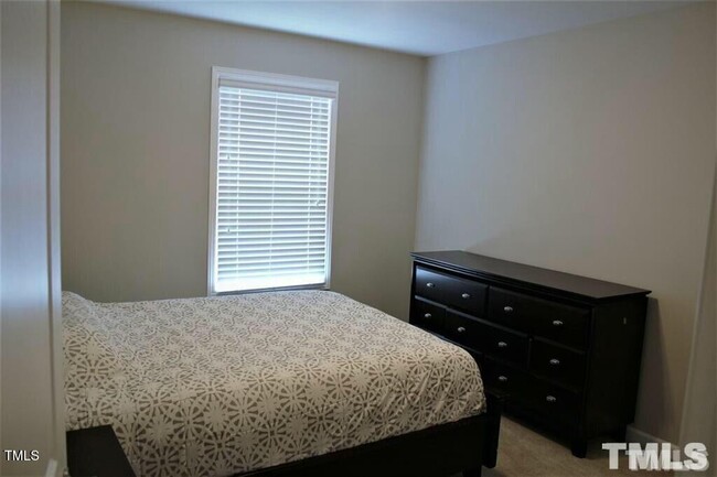Building Photo - 5 Bedroom and a Bonus Room Single Family i...
