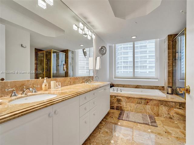 Building Photo - 9595 Collins Ave