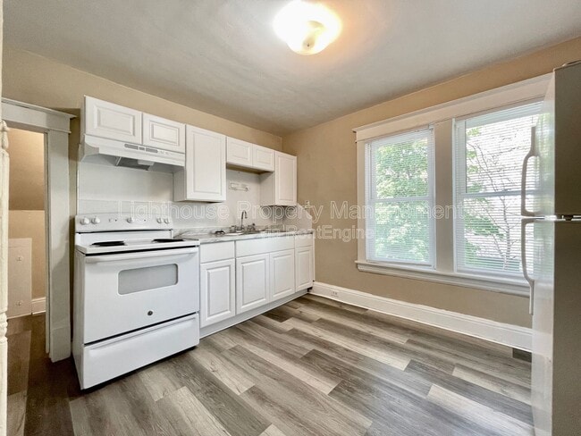 Building Photo - 1657 7th St