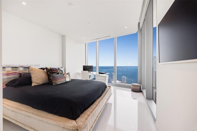 Building Photo - 300 Biscayne Blvd Way