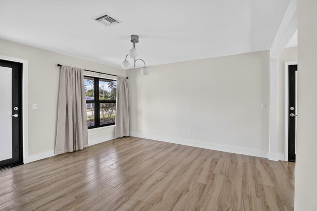 Building Photo - 4329 SW 49th Ct
