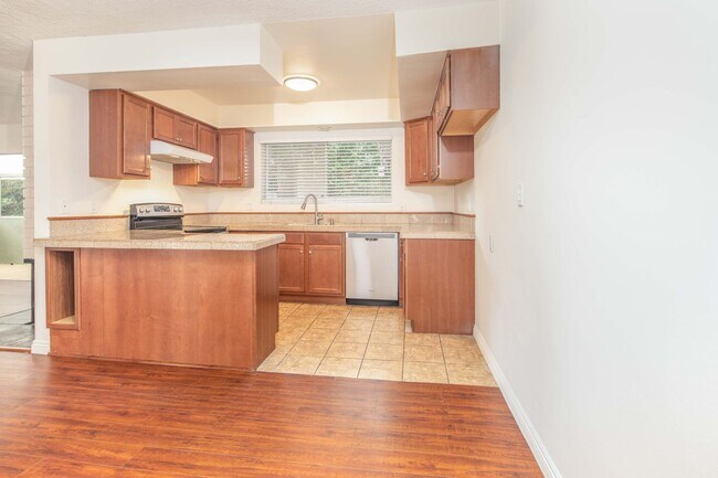Building Photo - 329 Orizaba Ave