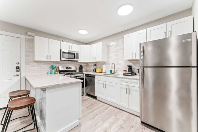 Building Photo - 1211 W 8th St