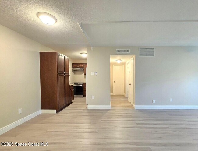 Building Photo - 230 Columbia Dr