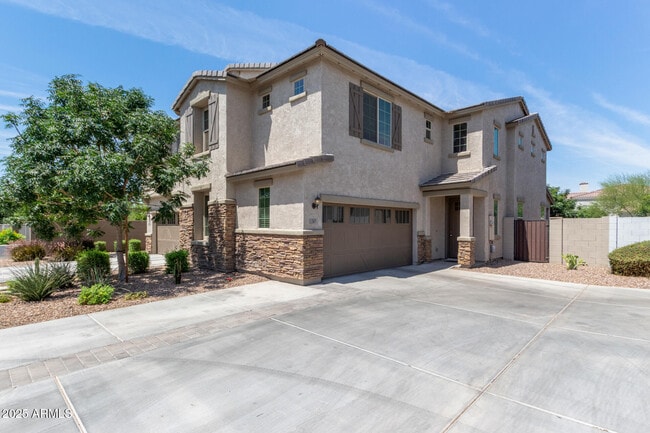 Building Photo - 905 S Canal Dr