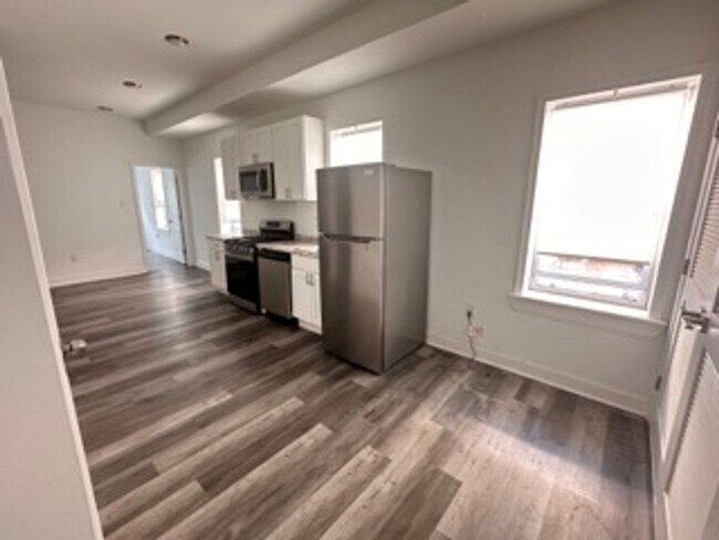 Building Photo - 4931 Walnut St